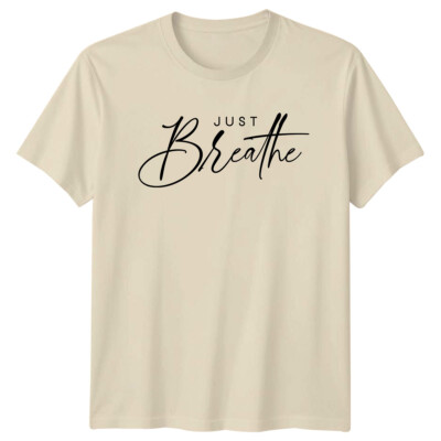 Just Breathe Script Text Design Spruch Zitat Erwachsene T-Shirt