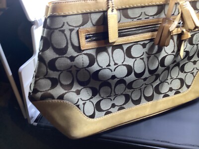 Coach Signature Tan Canvas & Leather Purse Handbag c05w-6830