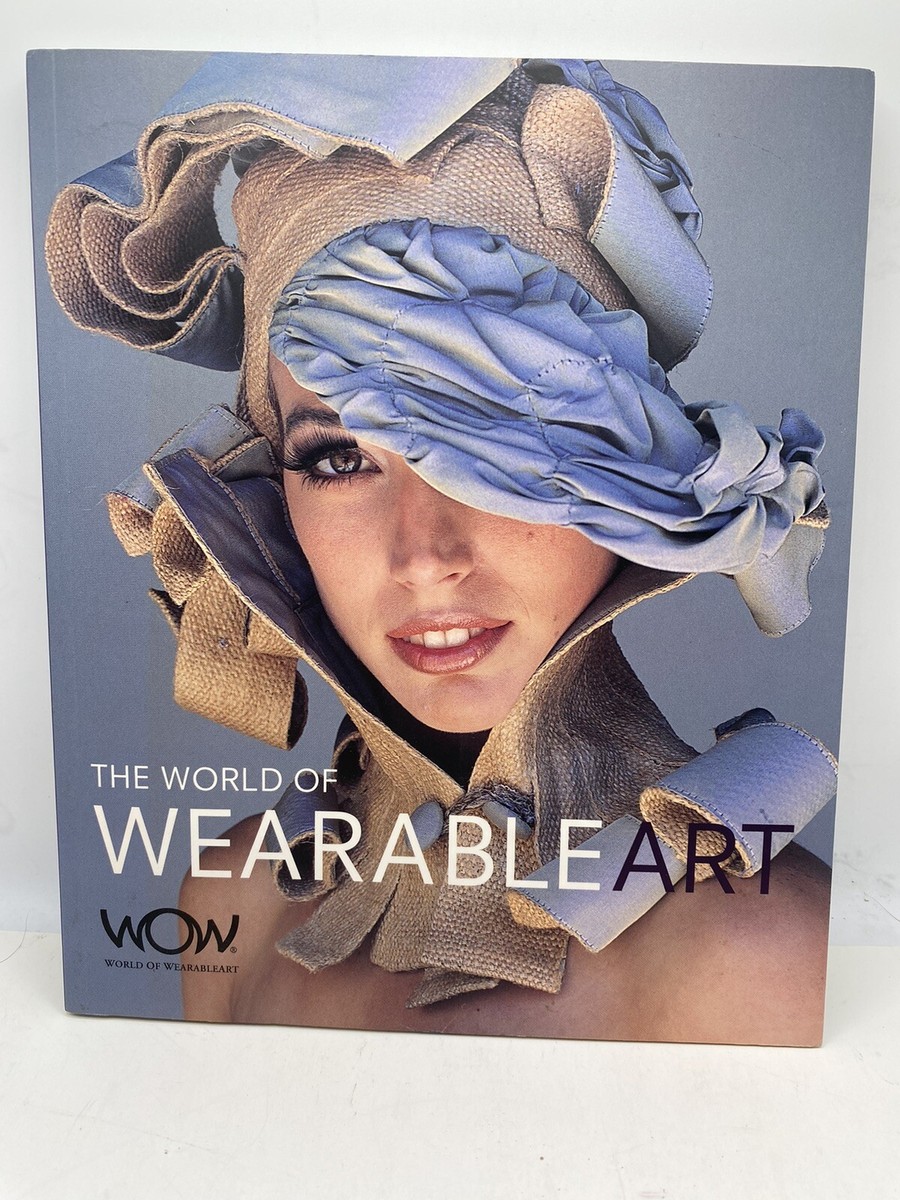 700 The World of Wearable Art by Craig Potton - 2009 Softcover