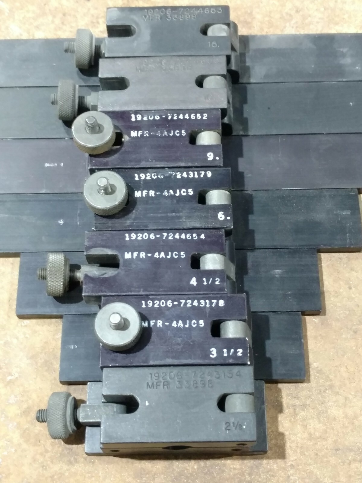 Pullover Gage Kit 19206-7242998 Comes in original case. NSN 