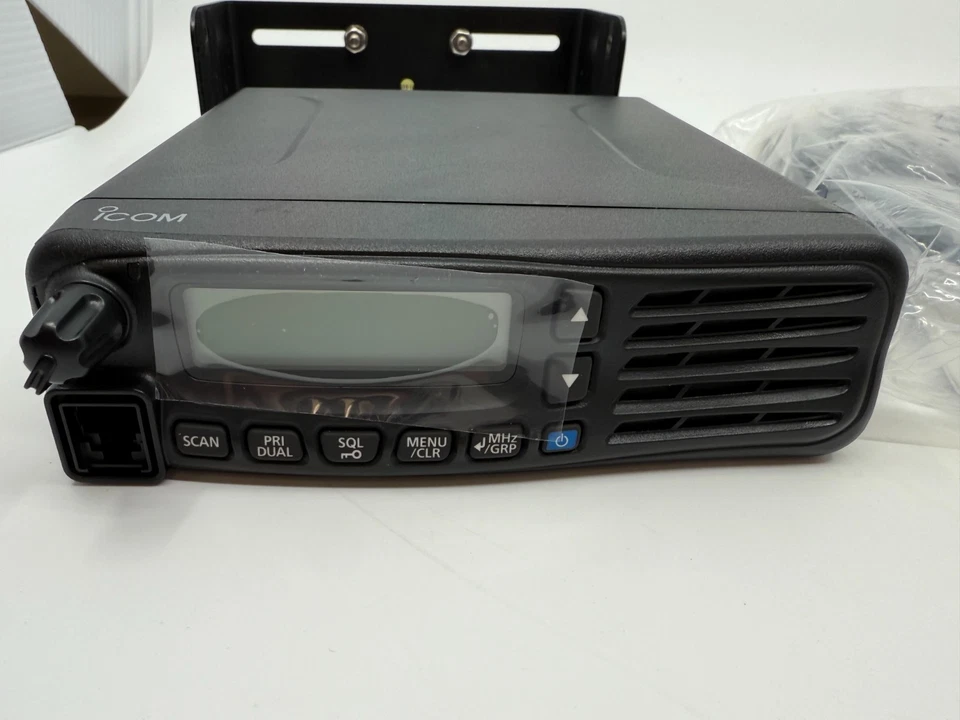 iCom IC-A120 VHF Airband Transceiver Radio Mobile Mount Unit - New Open Box - Image 3 of 4