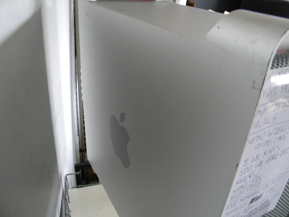 Apple A1289 Mac Pro (Mid 2010) Xeon W3565 @ 3.2GHz 4C 8GB 500GB ATI Radeon 5870 - Image 3 of 4