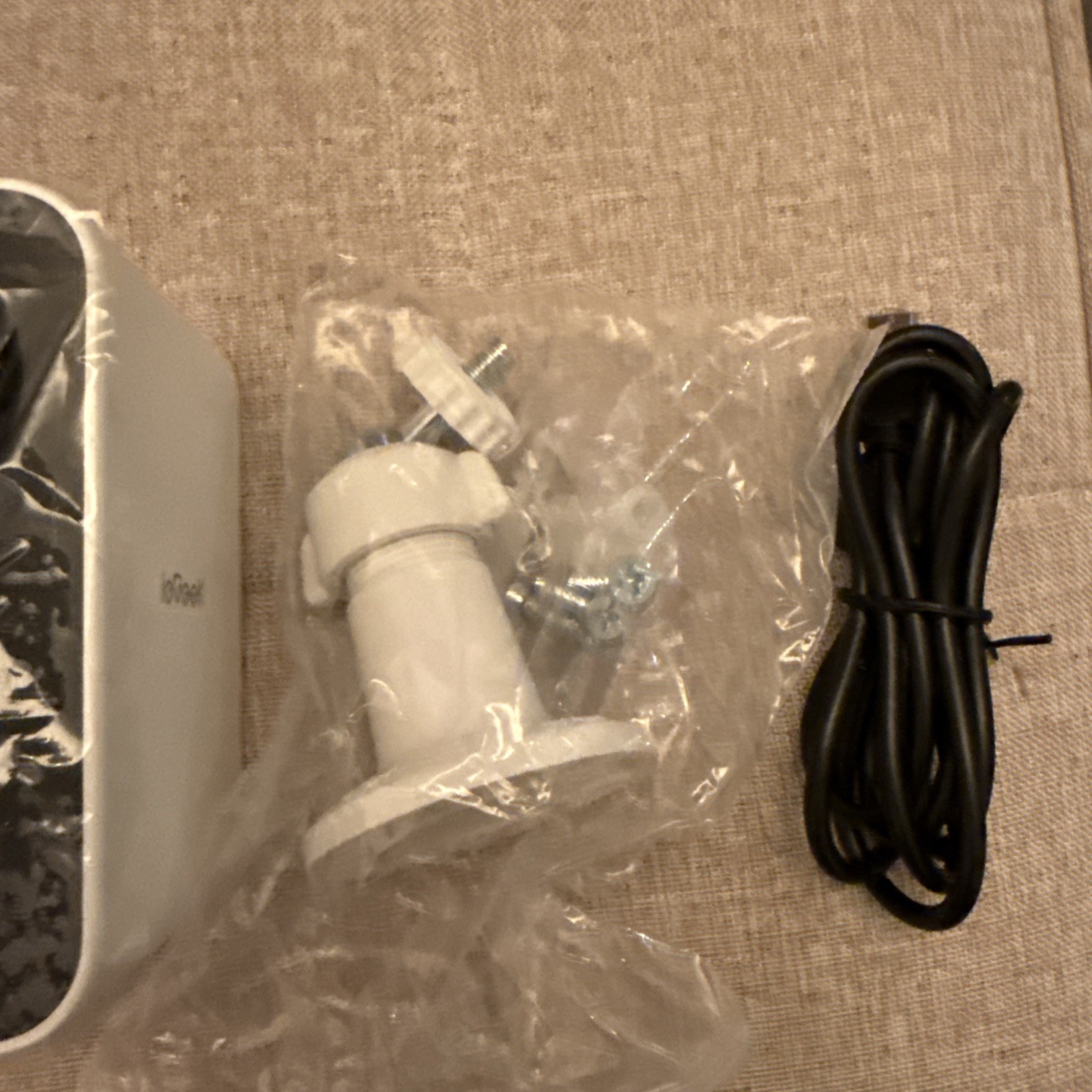 IeGeek WireFree Wireless Battery Powered Night Vision Camera ZS-GX3S/ WHITE 