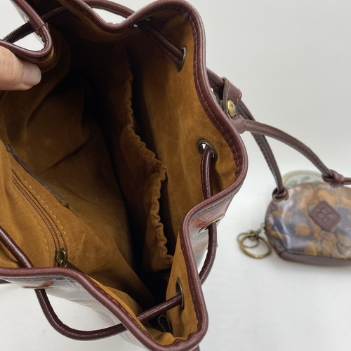 Borsa a secchiello Patricia Nash Sabina in pelle goffrata floreale con coulisse tracolla - Foto 8 di 14