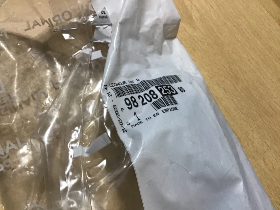 PEUGEOT 2008 Ventana Delantera Derecha Bajo Weathership 9820825380 Nuevo Genuino Foto 2 de 2