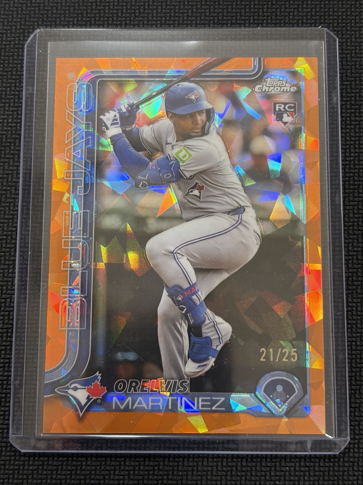 2025 Topps Chrome Sapphire Orelvis Martinez #105 Orange Refractor /25 (RC)