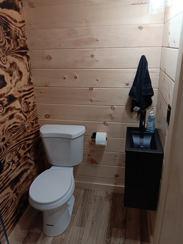 Modern 20-Foot Shipping Container Tiny Home - thumbnail 9