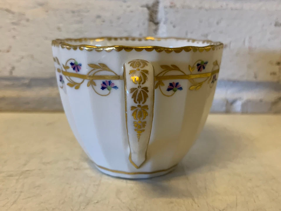 Антикварная фарфоровая чашка раннего дерби с золотым и синим цветочным украшением - Изображение 4 из 4