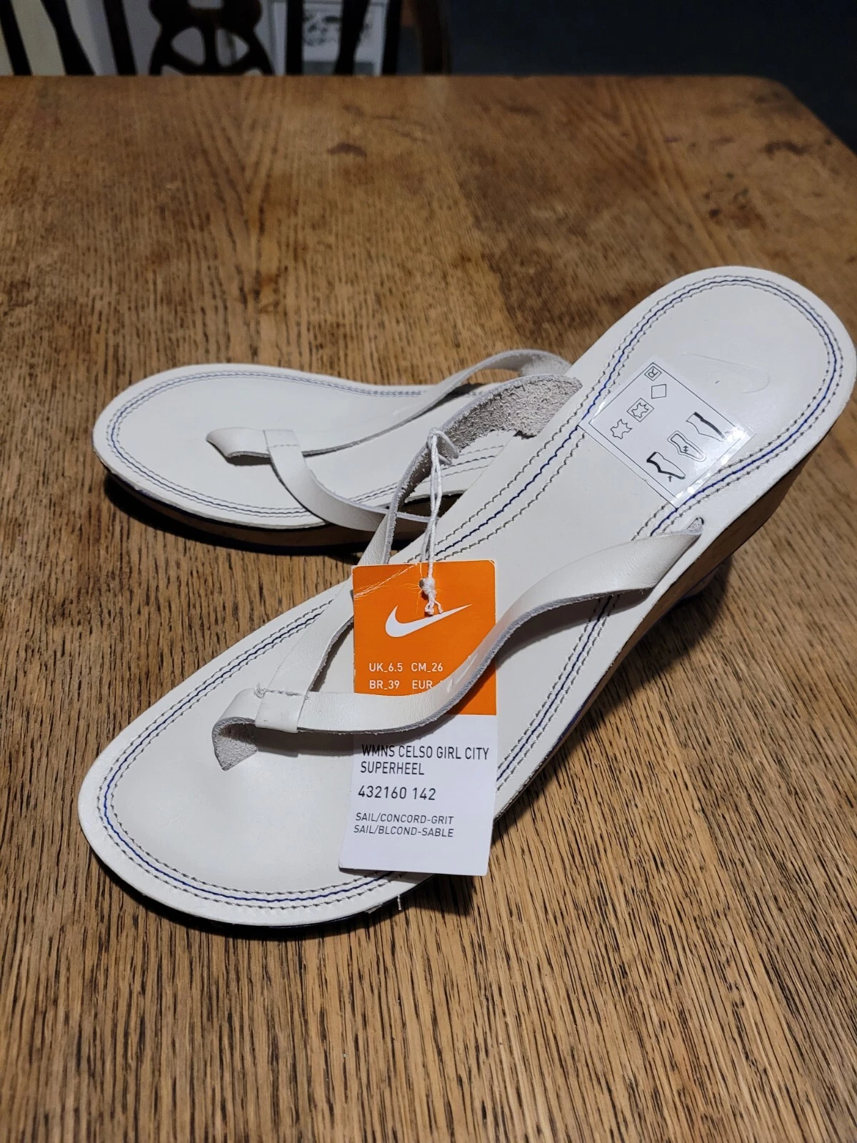 Sandali Nike zeppe perizoma Celso Superheel UK 6 5 nuovi con etichette