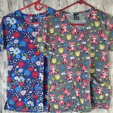 Women  s 2 Zoe Chloe Performance V-Neck Print Scrub Top XS Blue Flower Pink Fox