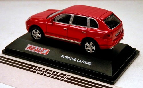Real-X Porsche Cayenne SUV rojo escala 1/72 diecast con estuche acrílico - Imagen 2 de 2