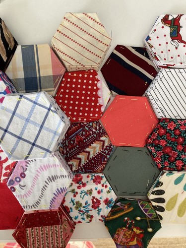 100 Tacked Patchwork Hexagons For English Paper Piecing Quilts - Picture 3 of 7