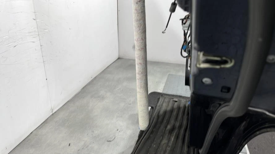 Puerta trasera derecha MERCEDES CLASSE R 251 PHASE 1 BREAK 2517301005 - Imagen 3 de 4