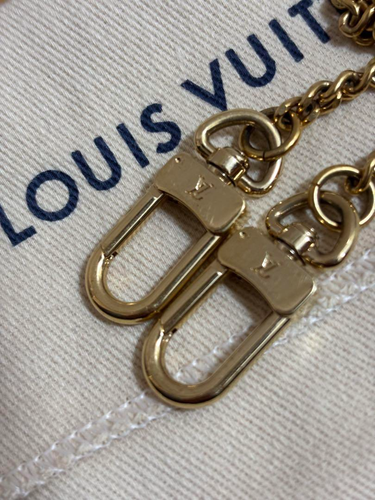 Louis Vuitton Monogram Wallet Chain Strap Gold Key Ring Bag Charm - 第 2/3 張圖片