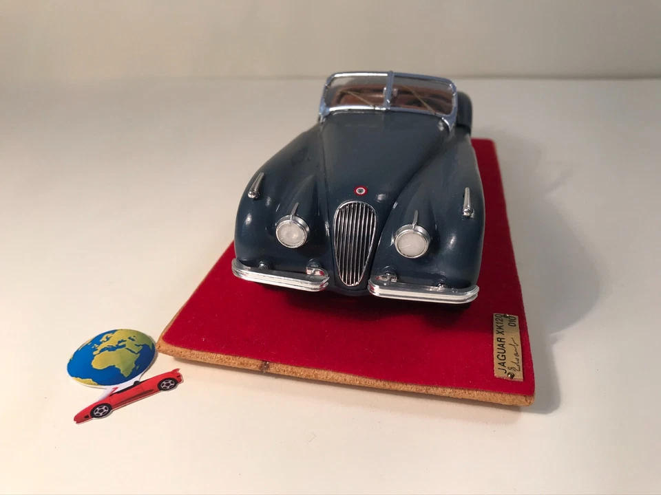 Bburago Jaguar XK 120, automodello scala 1:24 - 1:25, vintage (634) - Immagine 2 di 4
