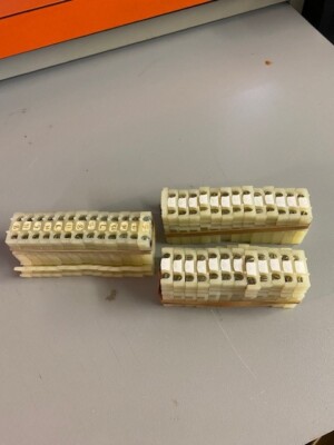 Square D 9080 GM3  12-22 AWG 300 V Miniature Terminal Block Section Lot of 35