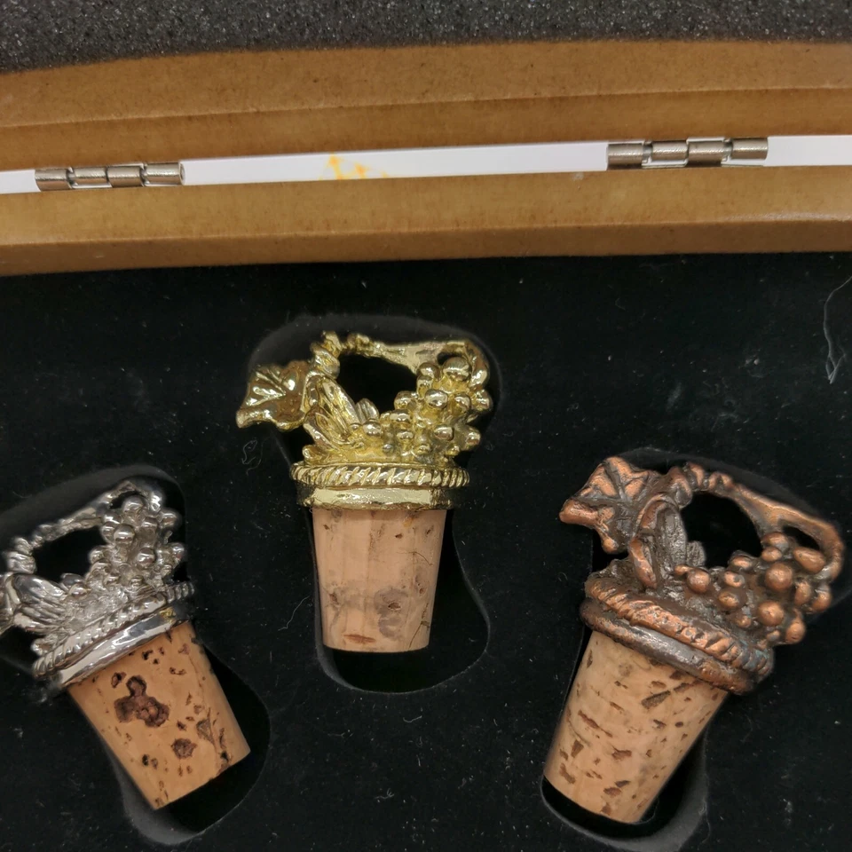 Maple Box Wine Cork Screw And Stoppers set by Legacy - Image 3 of 4