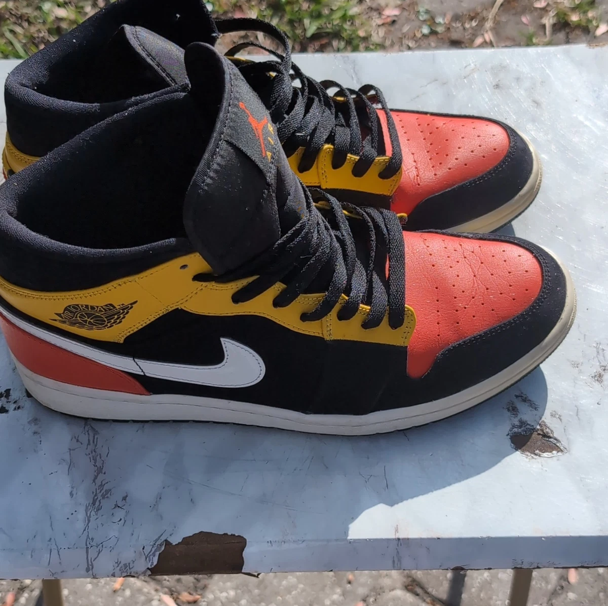 ナイキAir Jordan 1 Mid SE \