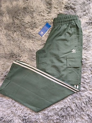 adidas Originals  Trainingshose Grün 3-Streifen Taschen Gr. M Nylon IZ0716