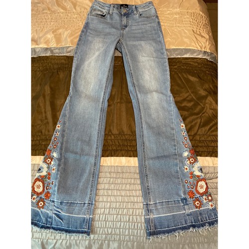 Prosperity light wash flower embroidered jeans Size 26