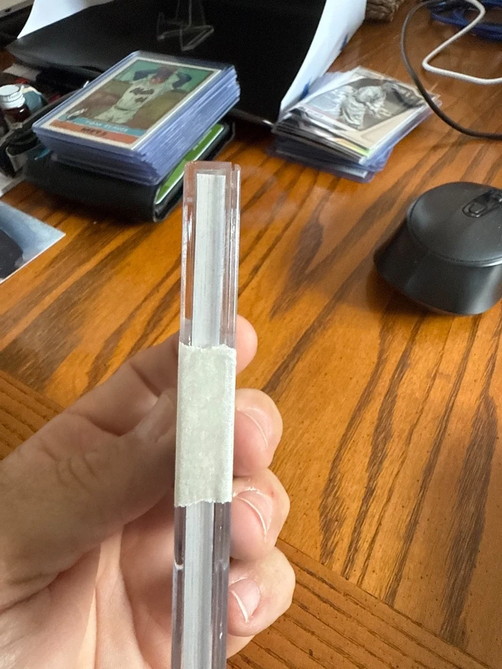 Tarjeta reliquia de perilla de murciélago Topps Tier One 2025 - Salvador Pérez 1/1 Foto 3 de 3