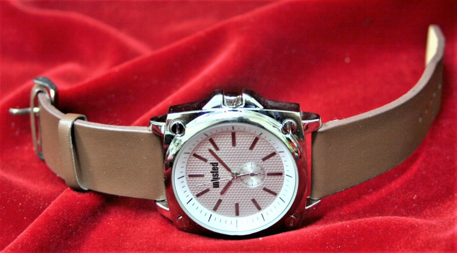 UNLISTED STAINLESS STEEL CASEBACK WRIST WATCH! #10032003 JAPAN MOVEMENT!
