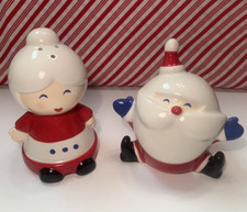 Santa Claus and Mrs Claus Salt and Pepper Shakers Set of 2 Christmas Decor