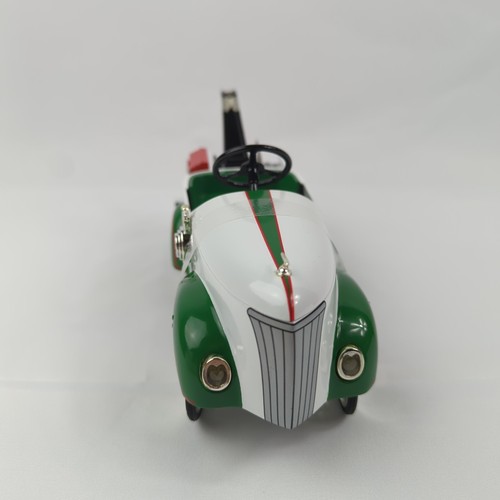 Gendron Pioneer Tow Truck 1940 Desktop Pedal Car Replica 1:6 Die Cast White - Picture 3 of 10