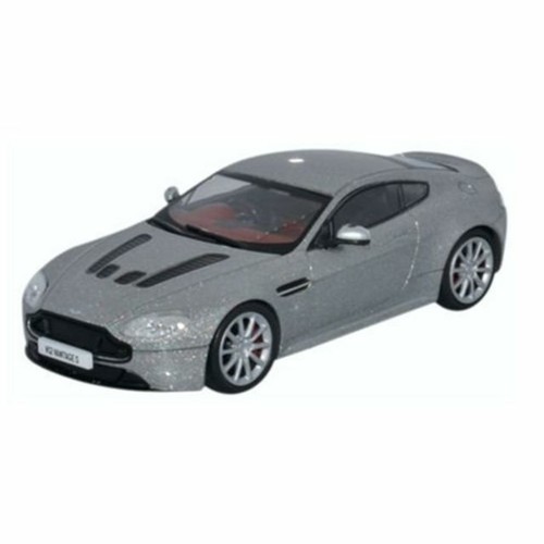Minichamps Aston Martin DB9 2004 Model Car 1/18 - Grey/Silver