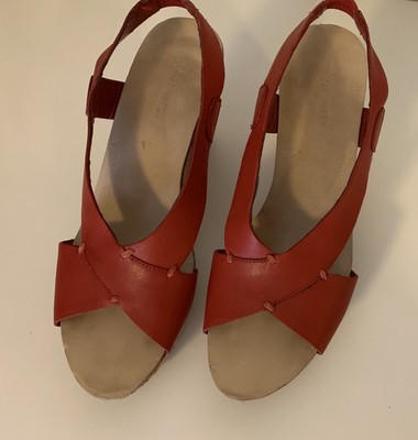 nine west red wedges