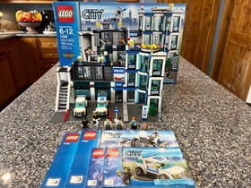 LEGO City: Police Station (7498), Retired Complete w/ Manual, Minifigs & Box, 