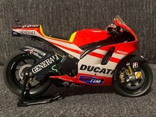 MINICHAMPS 1/12 MotoGP 2011 Ducati Desmosedici GP11 Valentino Rossi