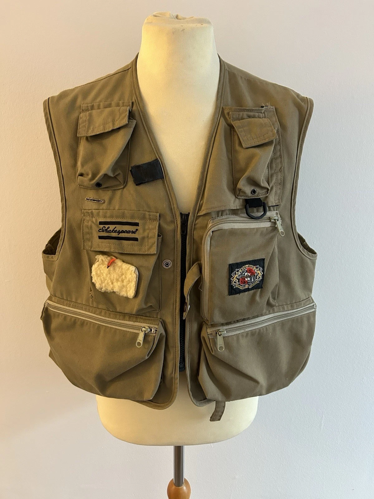 Men’s Shakespeare Anglers Fishing Gilet/Waistcoat - Size Large - Khaki- Pockets