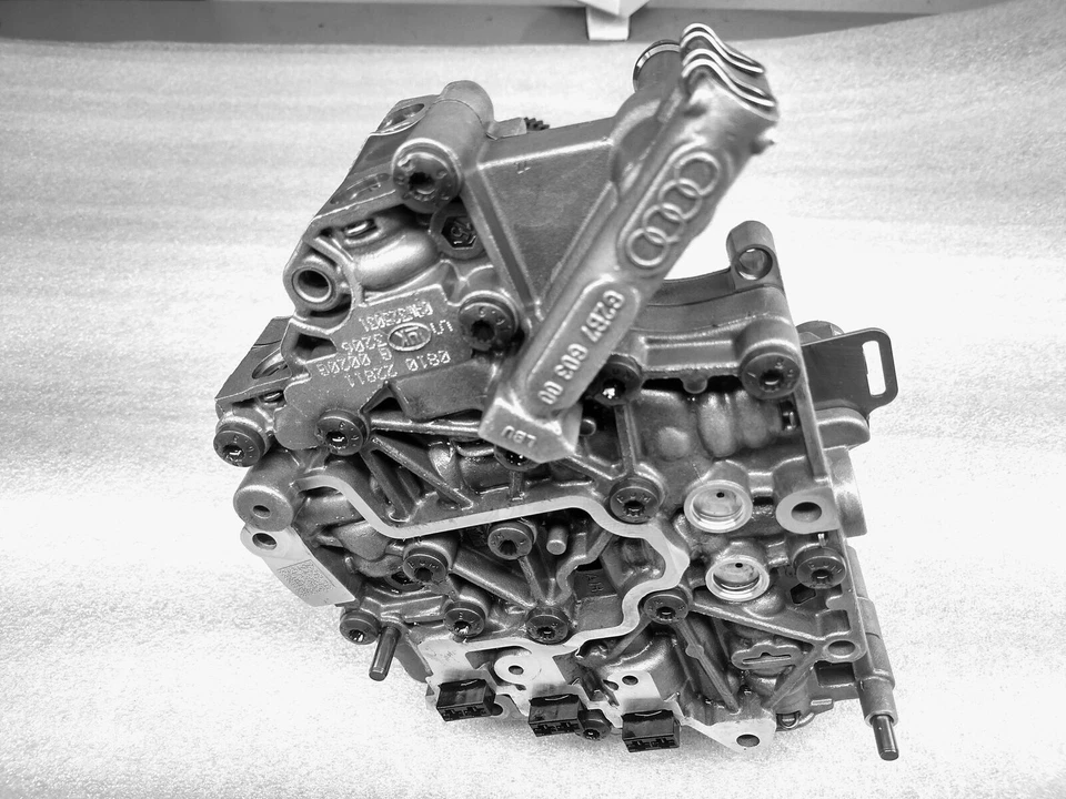 2010-2011 Audi A4 Base Sedan CVT VL381 0AW Code LKW Valve Body w Oil Pump Foto 3 de 4