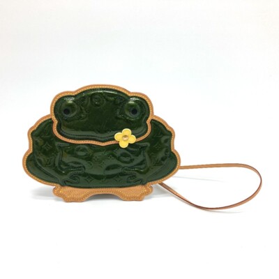 LOUIS VUITTON Ｍ92269 MonogramVernis Conte de Fe Frog Pochette Shoulder Bag