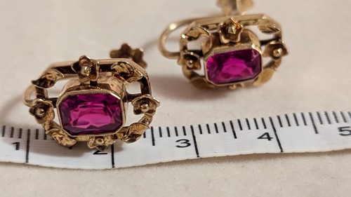 Vintage 15ct Gold Screw Back Earrings Synthetic Rubies Ornate Detail - Picture 11 of 13