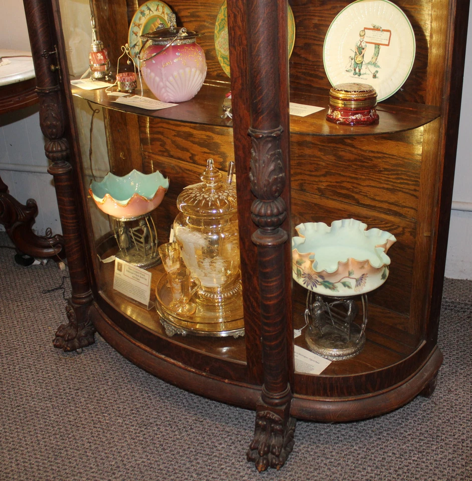 Antiguo gabinete de curiosidades curvo de roble tallado fino Foto 3 de 4