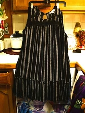 Davi & Dani Dress  Large White/black   Long Key hole back button   Sleeveless