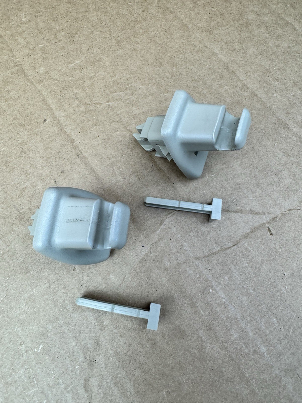 2003-2009 Chevolet Express GMC Savana Van Sun Visor Clip Retainer Set OEM x2 thumbnail 2
