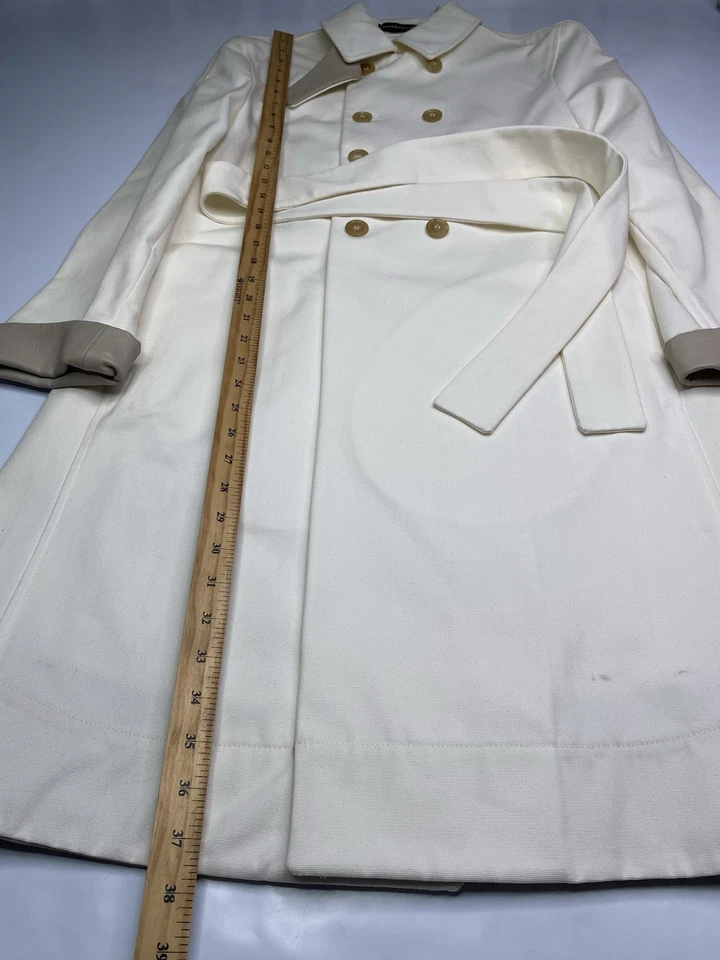 Trench coat feminino John Bartlett tamanho G Itália off white acabamento em couro peito duplo - Imagem 2 de 4