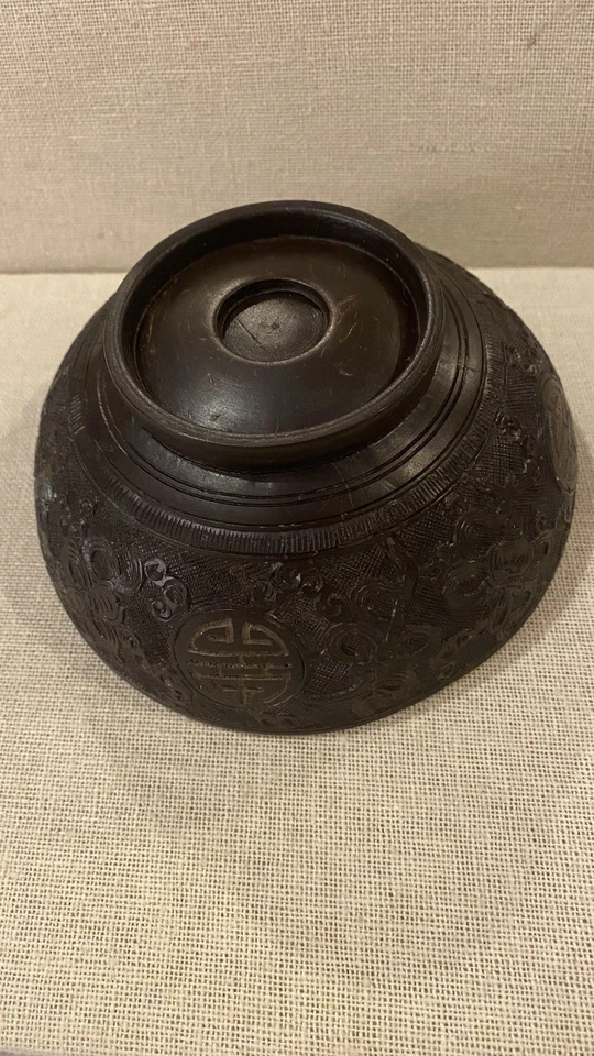 Антикварная резная чаша из кокосовой скорлупы с резьбой по драгоценным предметам и символам - Изображение 2 из 4