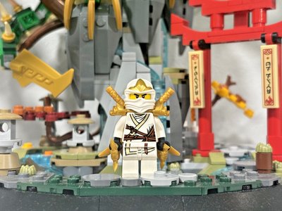 LEGO NINJAGO: Pilot season Minifigs (golden weapon ninjas) and ZX