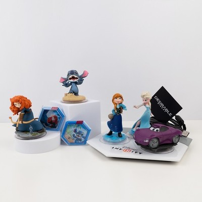 Disney Infinity 1.0 2.0 Xbox 360 Bundle USB Base + 5 Figuren + 2 Power Discs