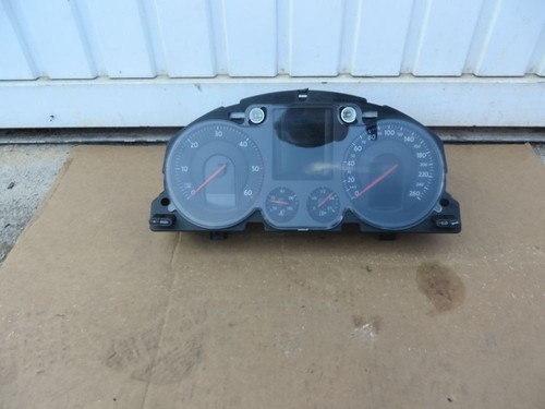 VW PASSAT VARIANT (3C5) Tachometer Tacho Kombiinstrument 3C0920871K