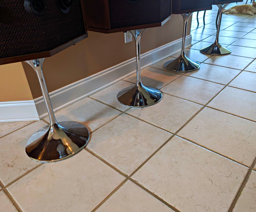 4 BOSE 901 Series 3 Speakers with 2 Equalizers And 4 CHROME tulip Stands.