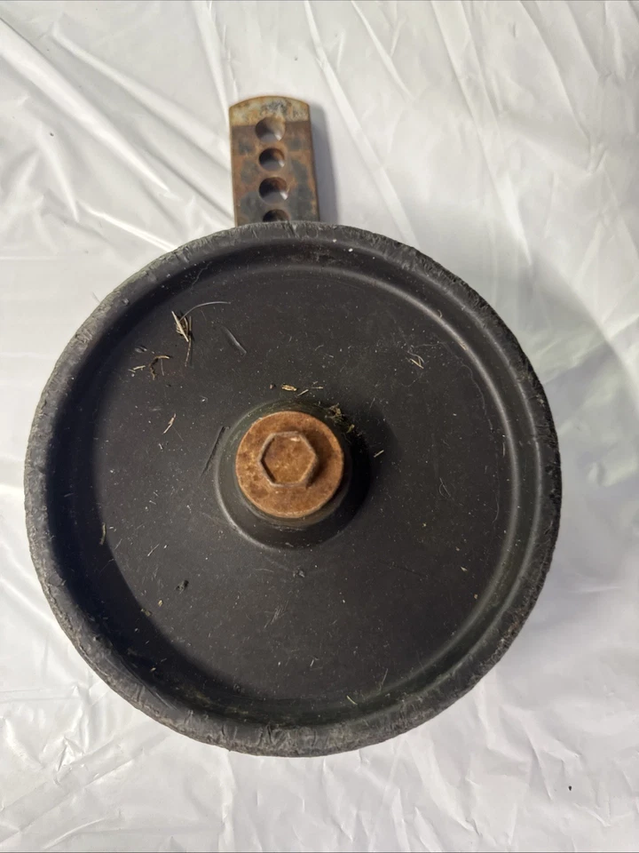 John Deere 110 112 210 212 214 216 - 39" deck gauge wheel& bracket - Image 2 of 2