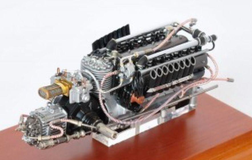 CMC Auto Union Typ C 16Zylinder V-motor珍 Auto Union Type C V-16 Engine 1:18 Scale by CMC - Aeromobilia