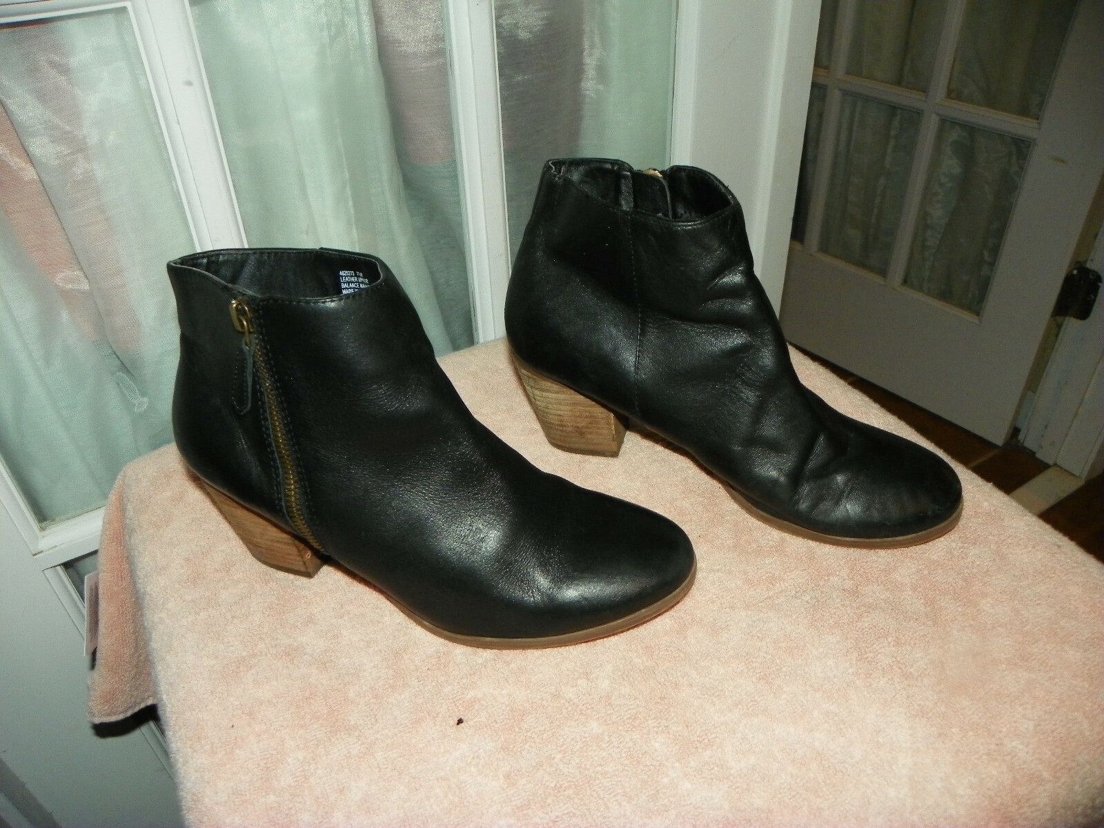 Crown Vintage Women's Leather Sandy Zip Ankle Bootie AB3 Black Size 7.5