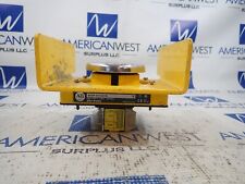 Allen Bradley 800P-S1CG1A  Ser E Pushbutton Palm Operated Enclosure Contact 800T