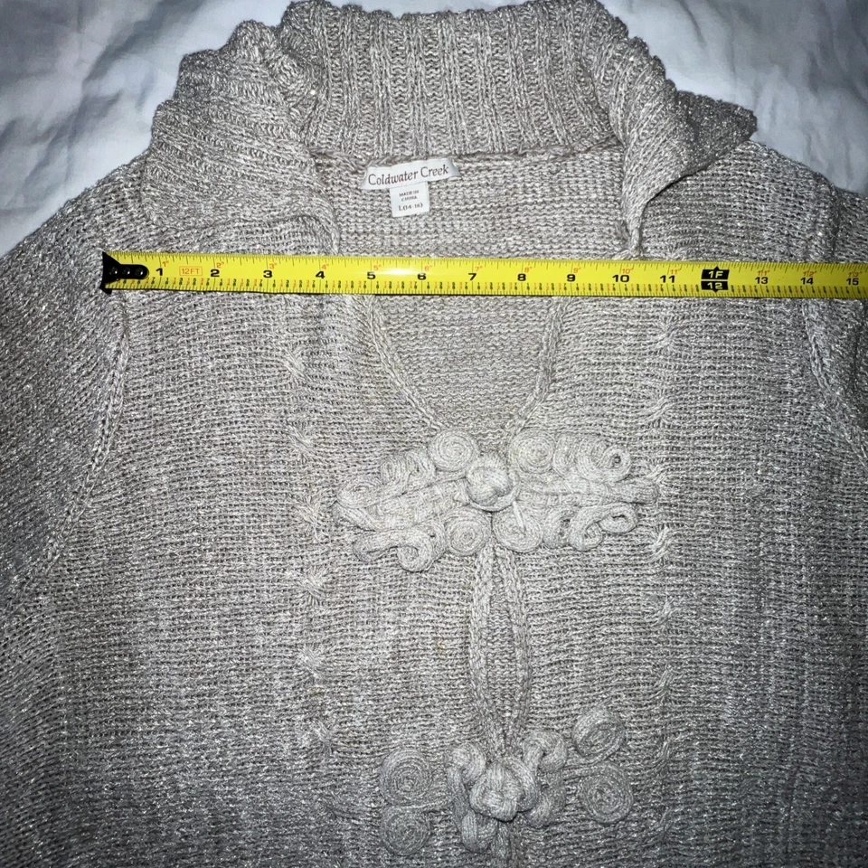 Cárdigan Suéter Coldwater Creek Nudo Grande Rana Botón Beige Plata Hilo Dorado Foto 2 de 4